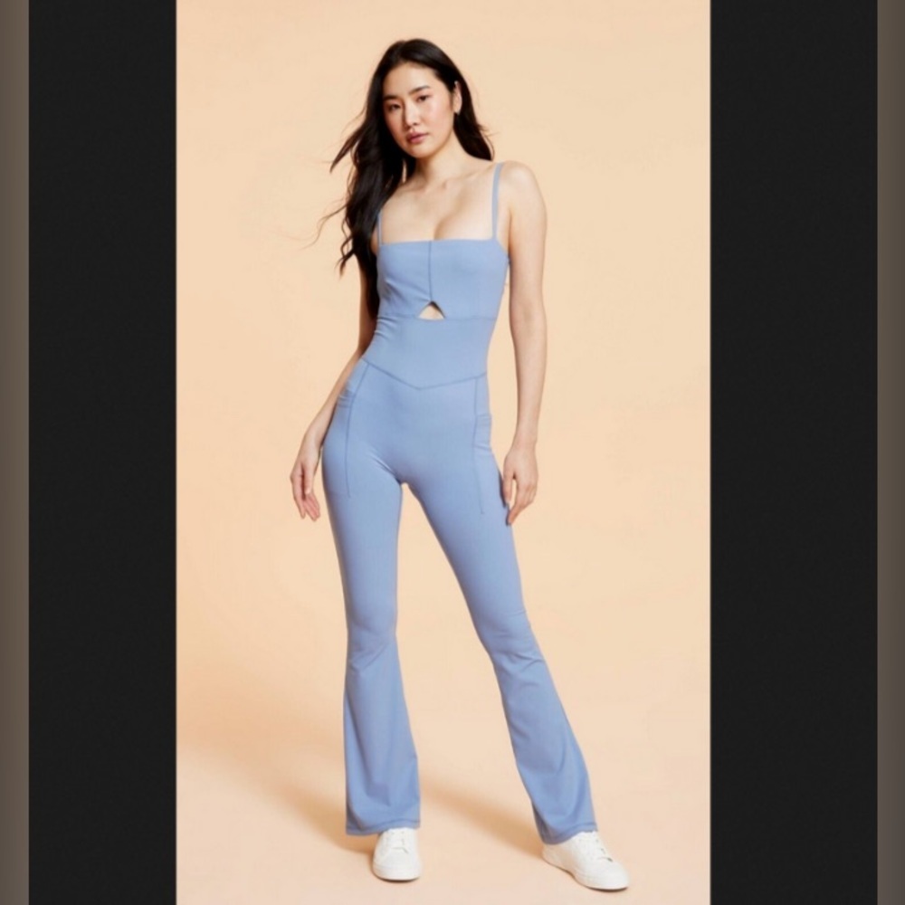 Chic Purple Jumpsuit with Spaghetti Straps - Picture 1 of 7